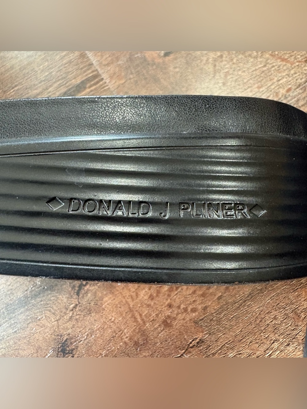 Donald J Pliner Fifi Women 9.5 M Black Leather Platform Toe Loop Sandals - Picture 8 of 9